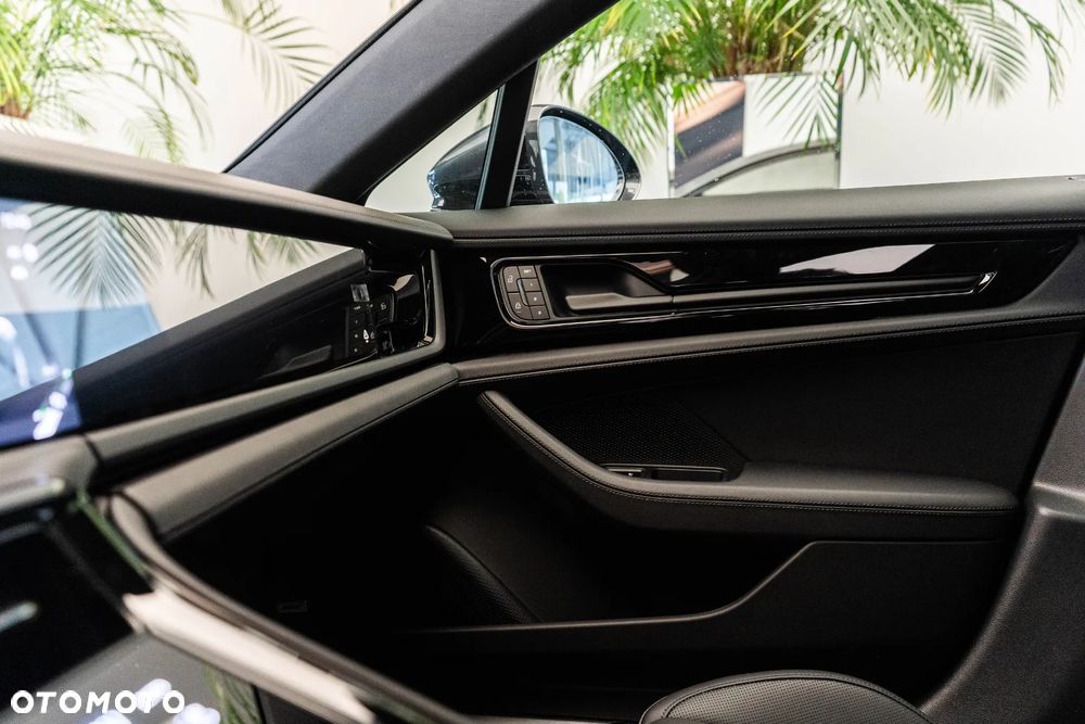 Porsche Panamera 4 E-Hybrid PHEV - 23