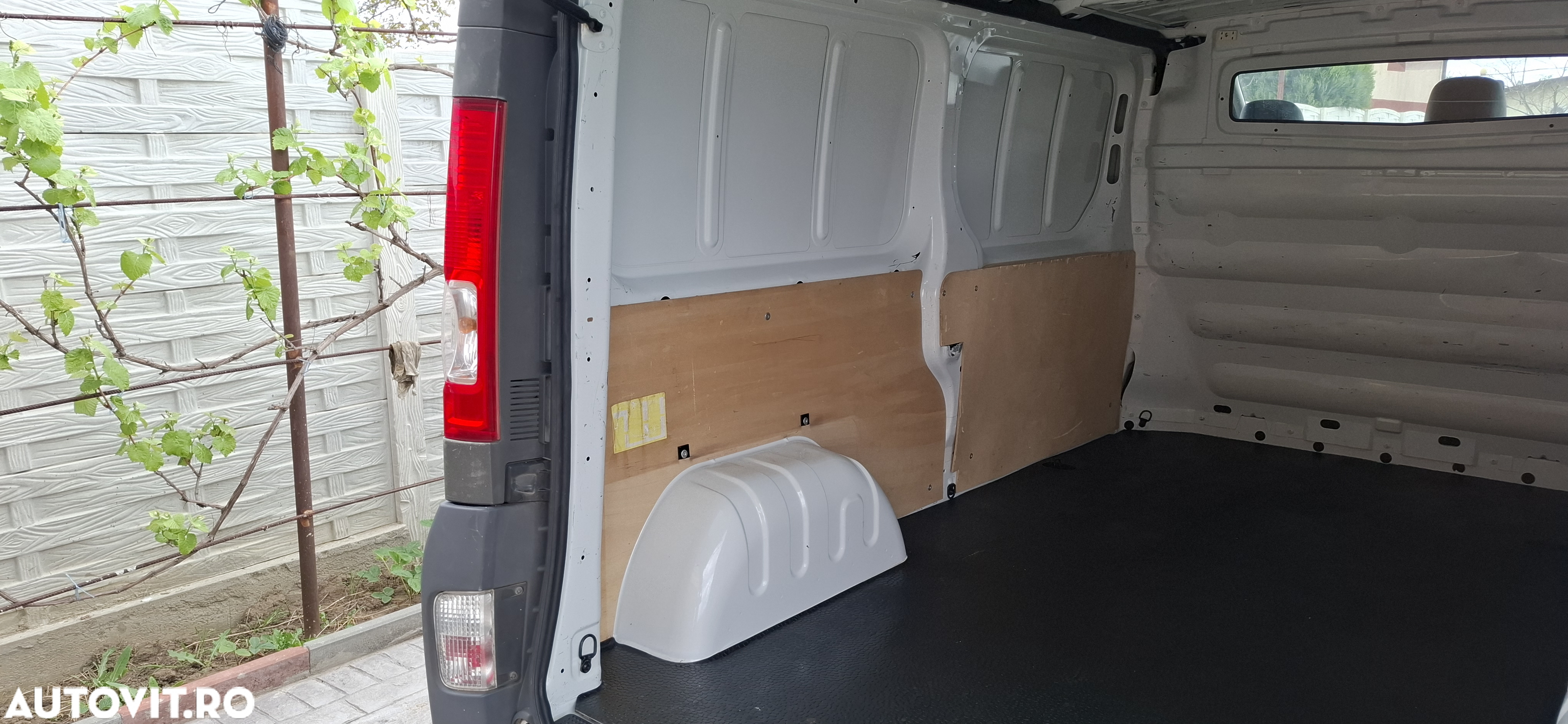 Renault Trafic 2.0 dCi 115 Combi L2H1 - 10