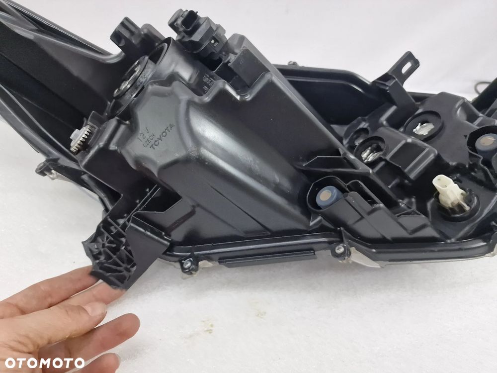 TOYOTA YARIS IV 19- LEWA / PRAWA ZWYKŁA SOCZEWKA LAMPA PRZEDNIA PRZÓD , NR KOITO K0-6 , NR AUKCJI LA47 - 36