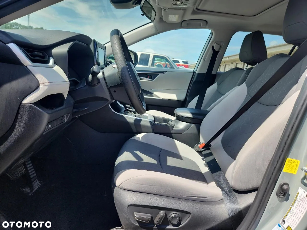 Toyota RAV4 - 8