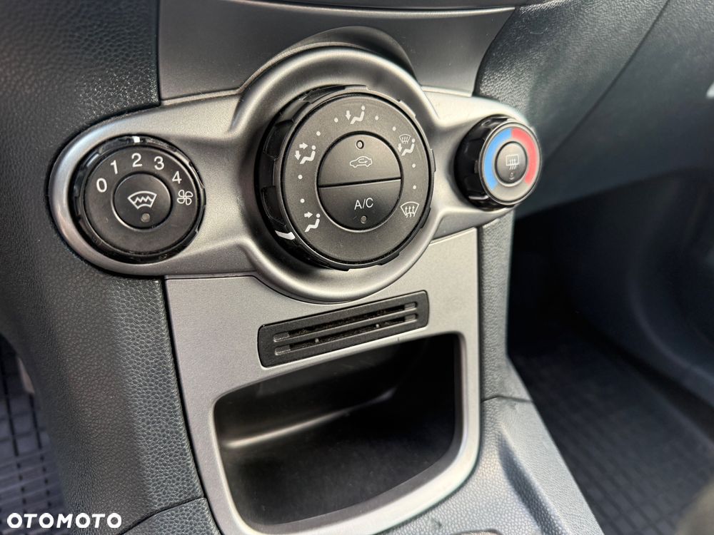 Ford Fiesta 1.25 Ambiente - 28