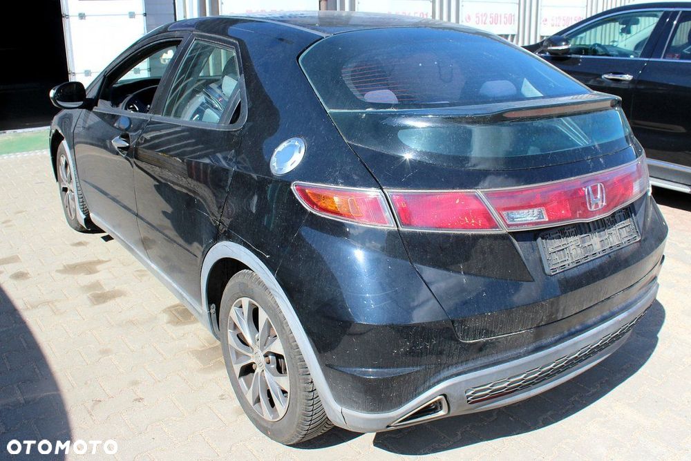 Honda Civic VIII FK 2006 1.8i-VTEC R18A2 HB5D (MASKA, ZDERZAK, LAMPA, BŁOTNIK, DRZWI, SZYBA, FOTEL) - 5