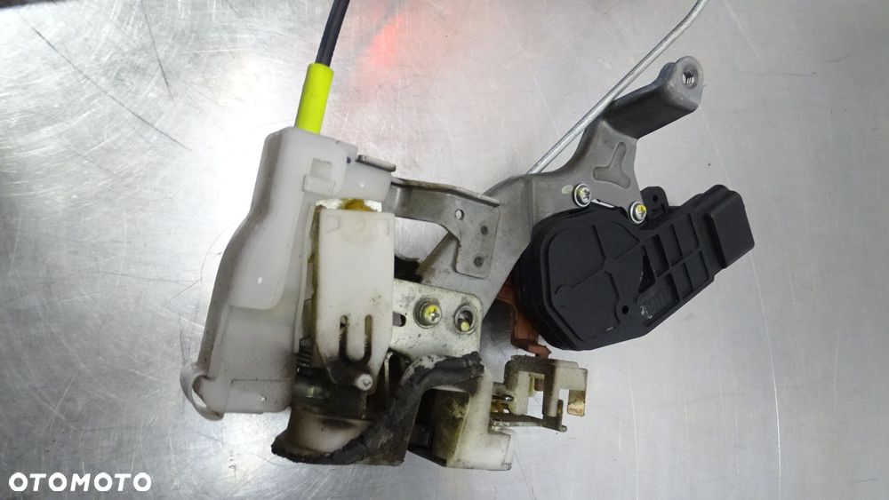ZAMEK LEWY TYŁ DRZWI TOYOTA AYGO I 1.0 - 2
