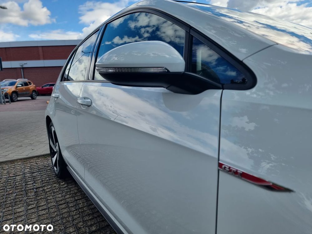 Volkswagen Golf - 8