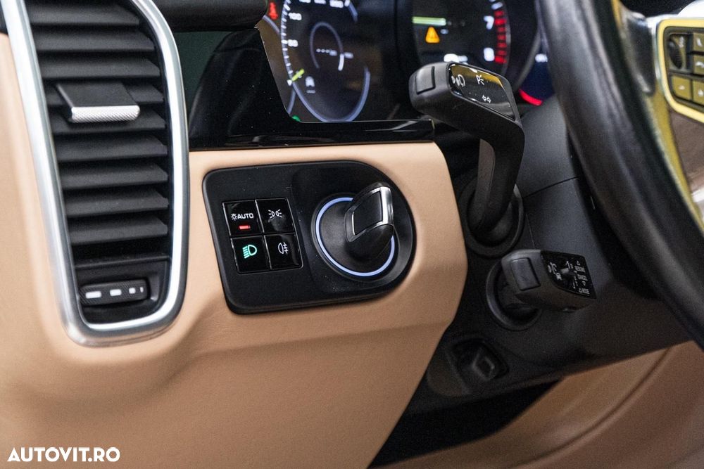 Porsche Cayenne E-Hybrid Tiptronic S Platinum Edition - 31