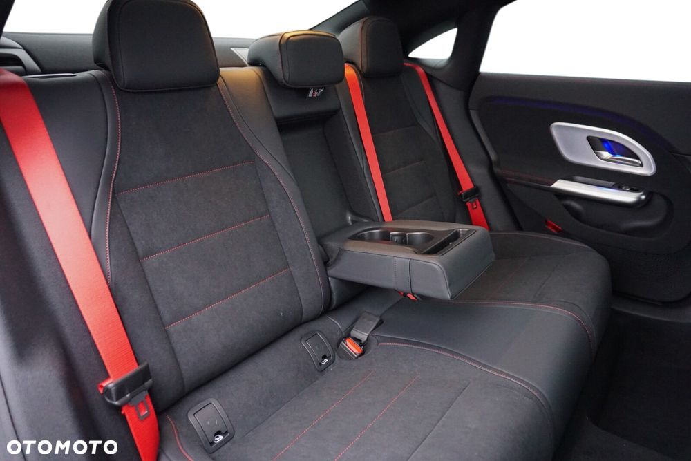 Mercedes-Benz CLA - 17