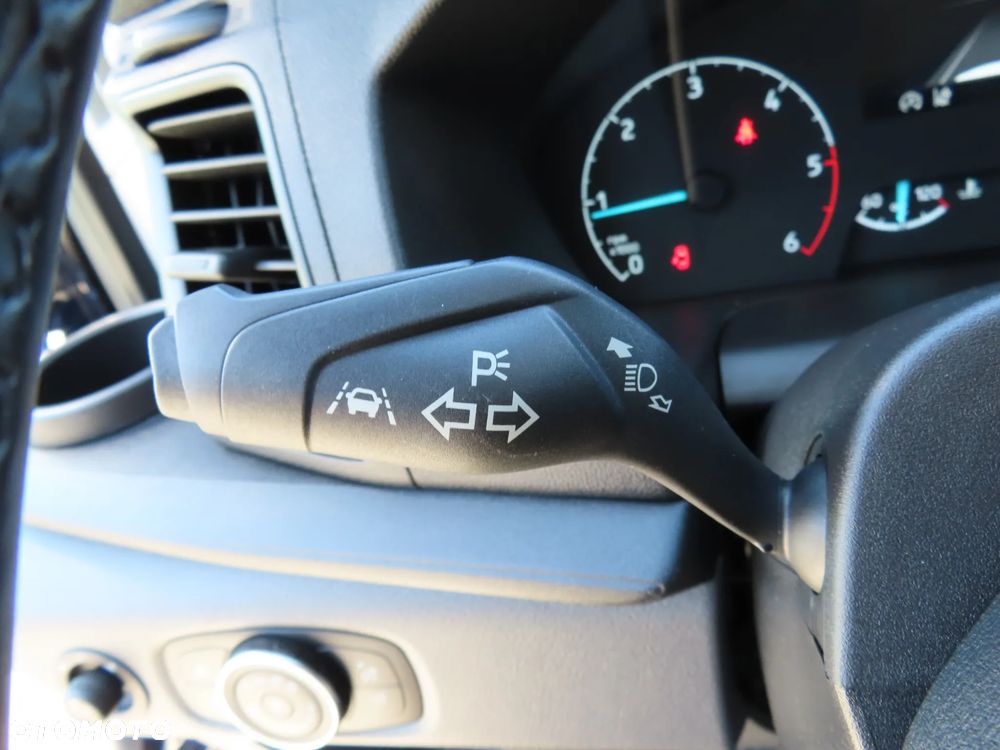 Iveco DAILY 130 Km L3 Podwójna Kabina Doka Dubel Brygadowy MIXTO 7-Mio Os.+1073 Kg Ład. Skrzynia 2410 mm Dł. Renomowanej Firmy SCATTOLINI Rozstaw Osi 3504 mm WZMACNIANY HAK 3000 Kg 29 Tys Km Przeb. Stan Auta JAK NOWY POLECAM - 28