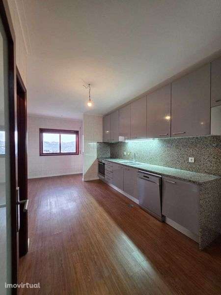 Apartamento T3 - Oliveira Douro - Grande imagem: 2/12