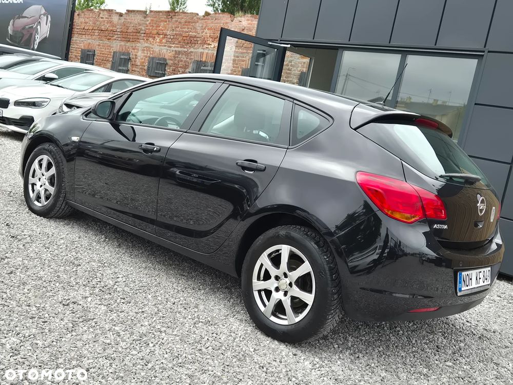 Opel Astra 1.6 Design Edition - 9