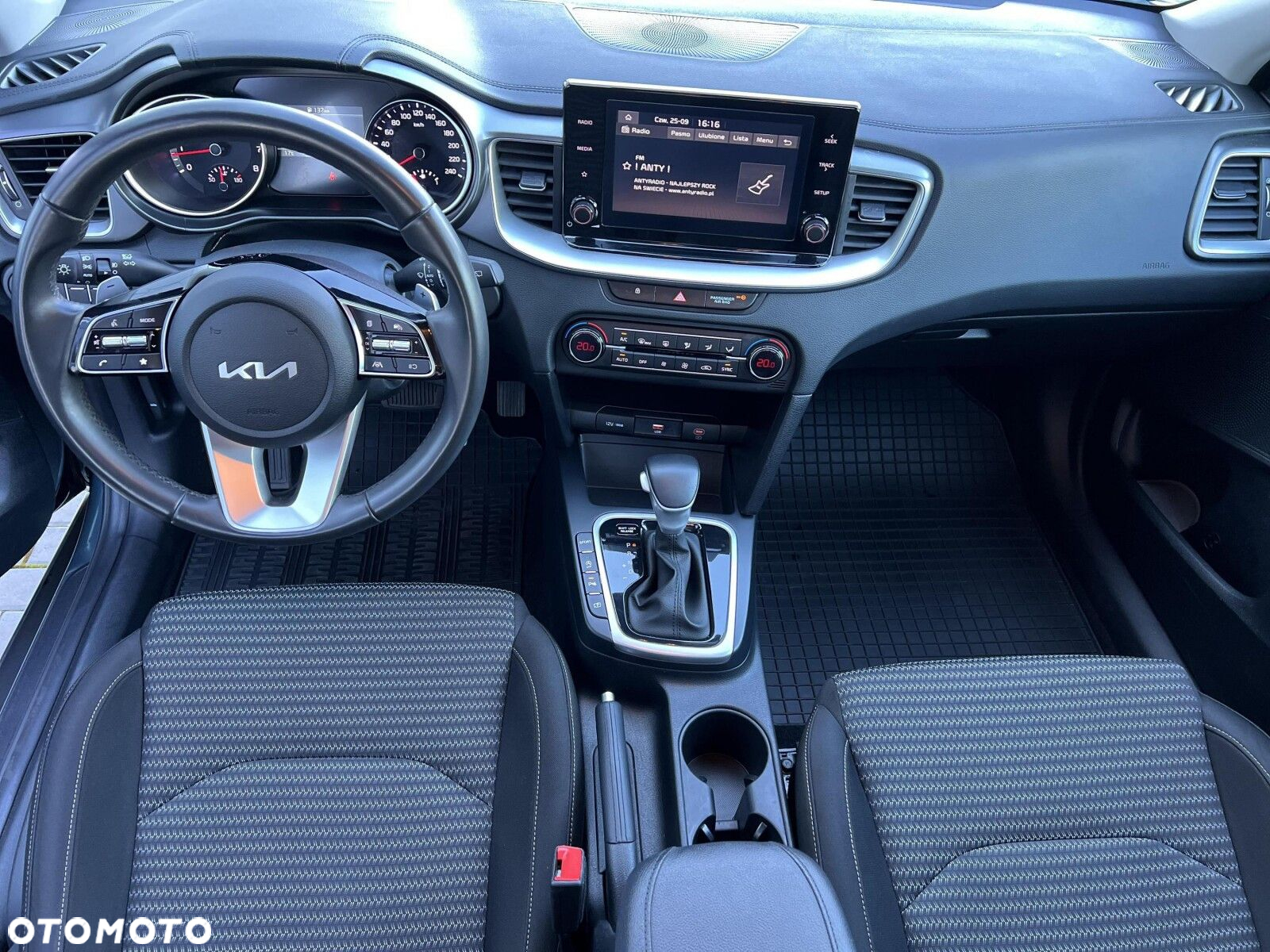 Kia XCeed - 25