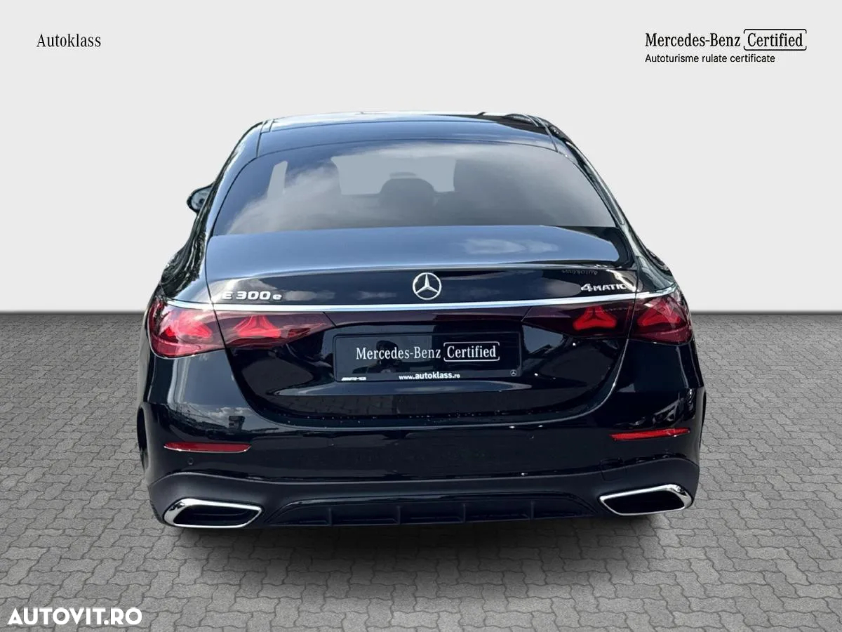 Mercedes-Benz E 300 4MATIC Aut. - 4