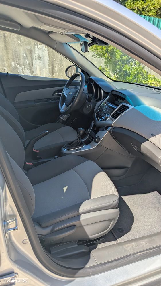 Chevrolet Cruze 1.6 LS - 44