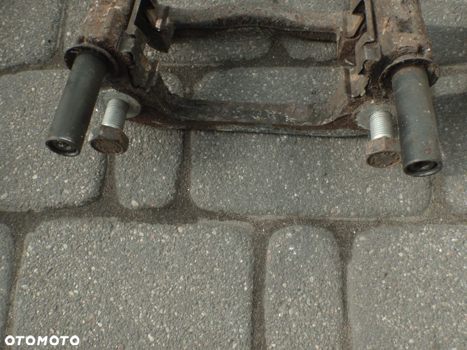 zacisk jarzmo hamulcowy prowadnica tył iveco daily 35c  oryginał jak nowy orginał - 8