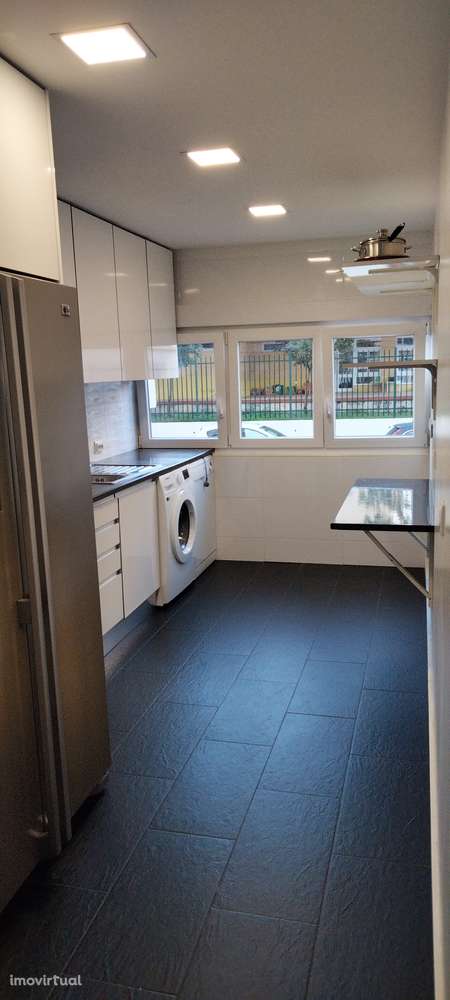 T4 luminoso a 2 min do metro (linha azul) | Para famílias ou relocação - Grande imagem: 2/13