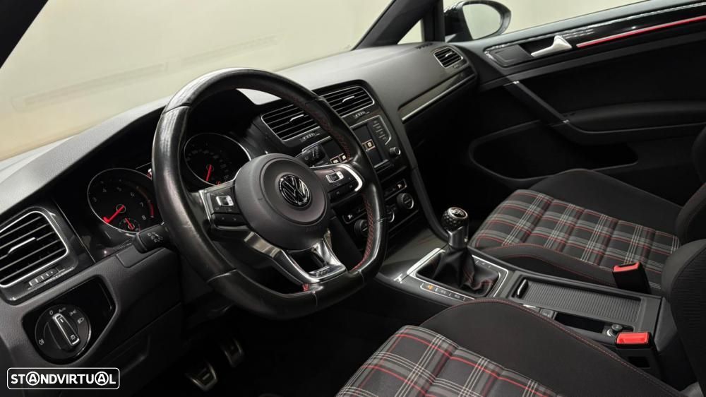 VW Golf 2.0 TSi GTi - 16