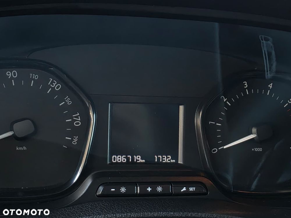 Peugeot Traveller 1.5 BlueHDi Long Business - 17
