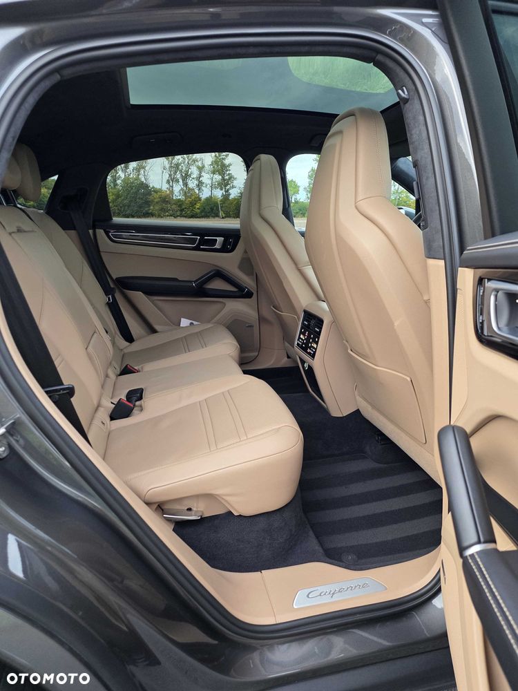 Porsche Cayenne - 14