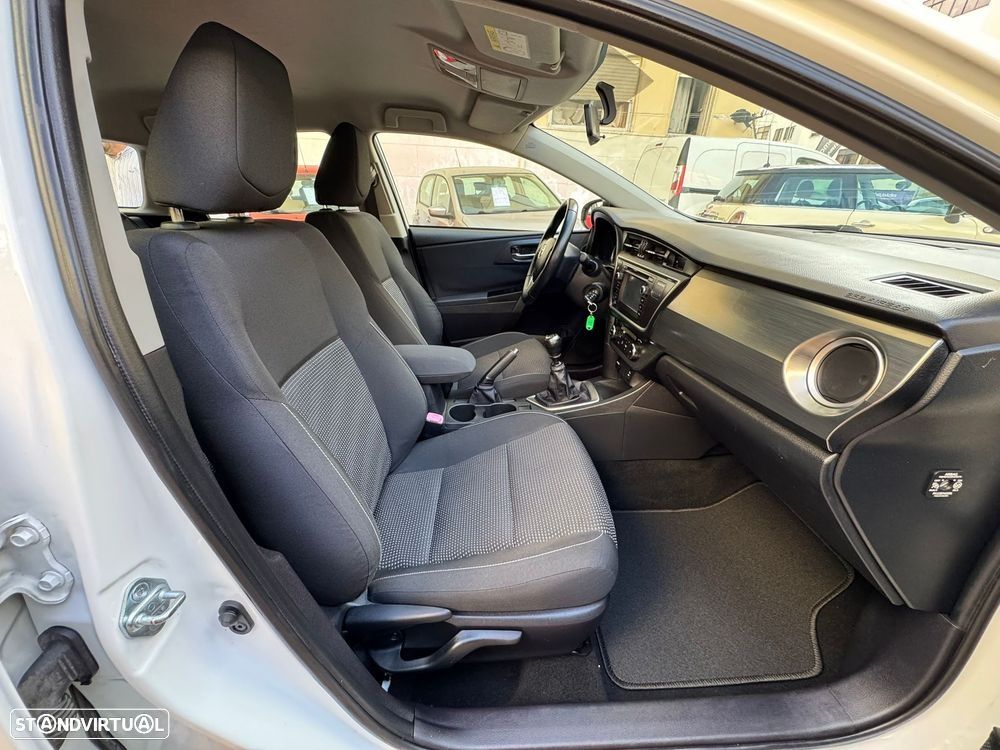 Toyota Auris Touring Sports 1.4 D-4D Design Edition - 14