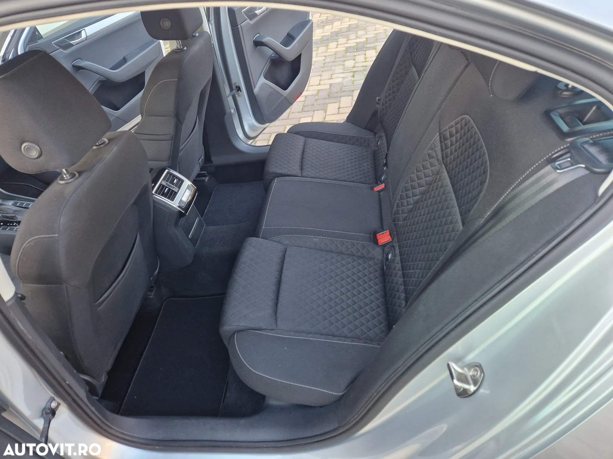 Skoda Superb 2.0 TDI DSG Ambition - 9