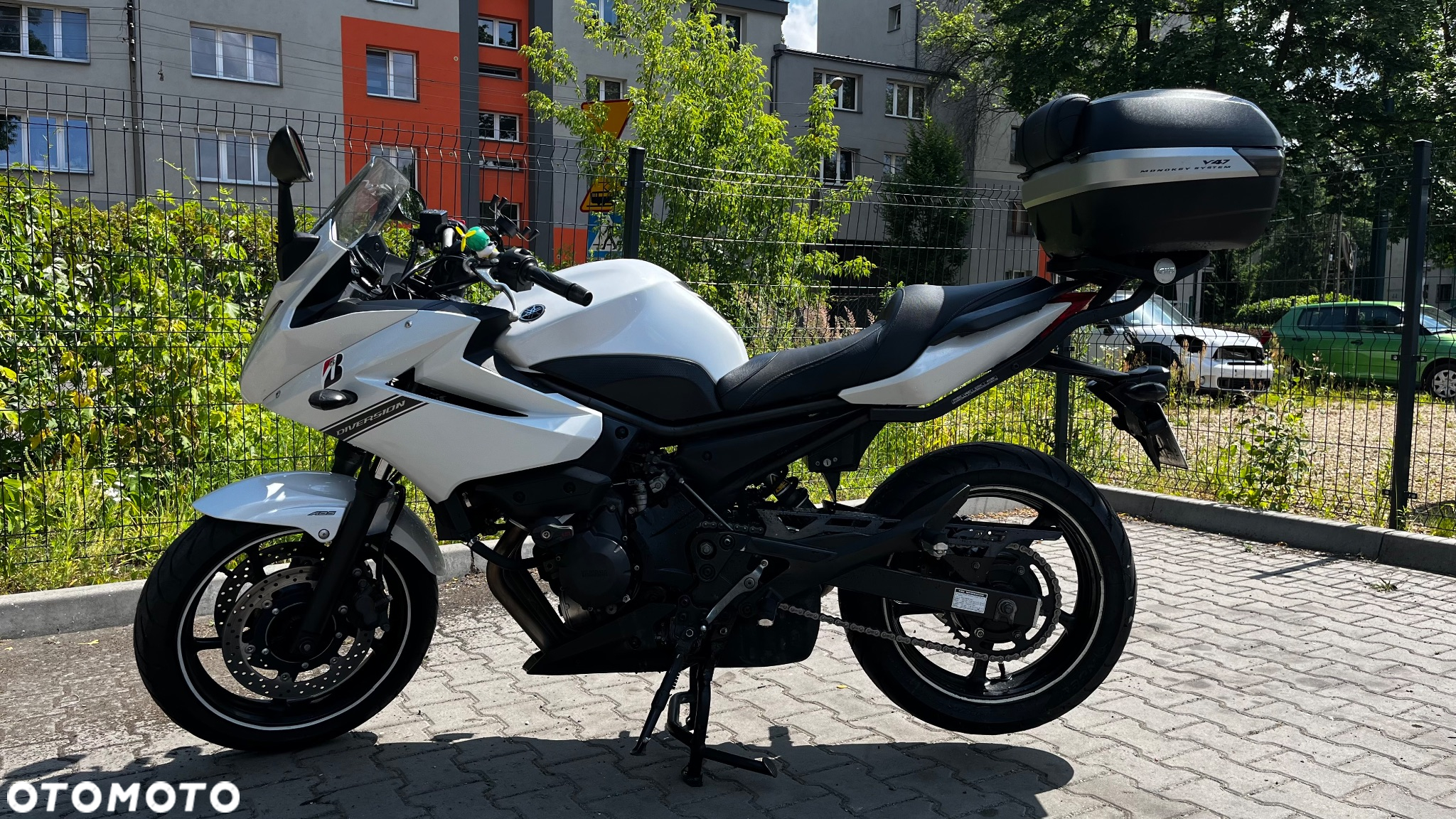 Yamaha XJ - 6