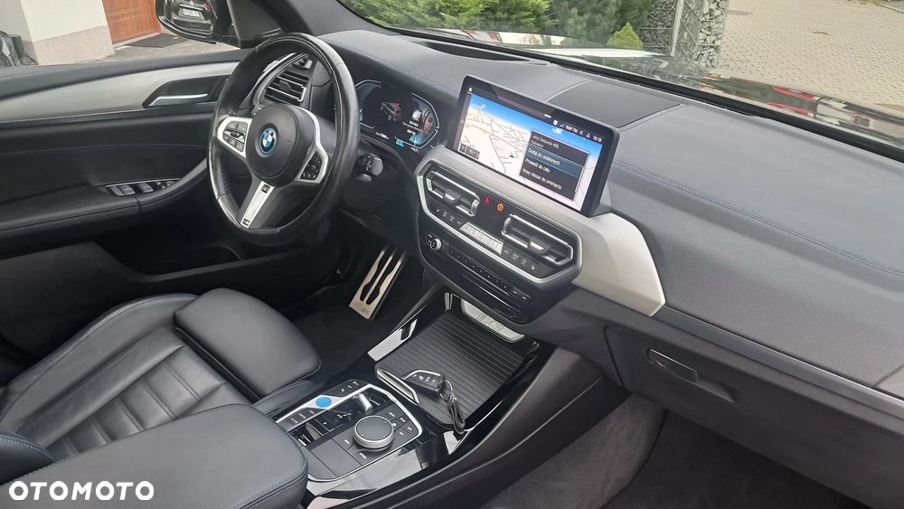 BMW iX3 - 11