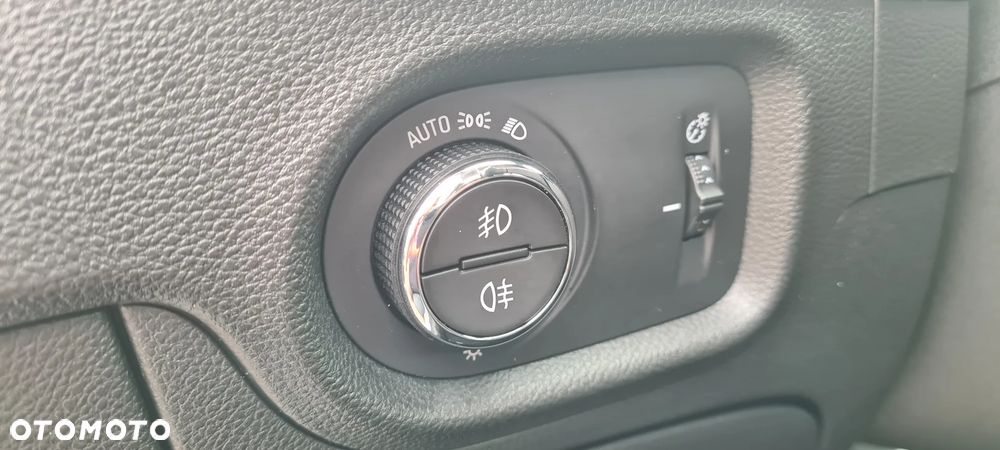 Opel Astra 1.6 Turbo Start/Stop Innovation - 32