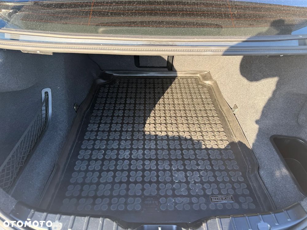 BMW Seria 5 518d - 14