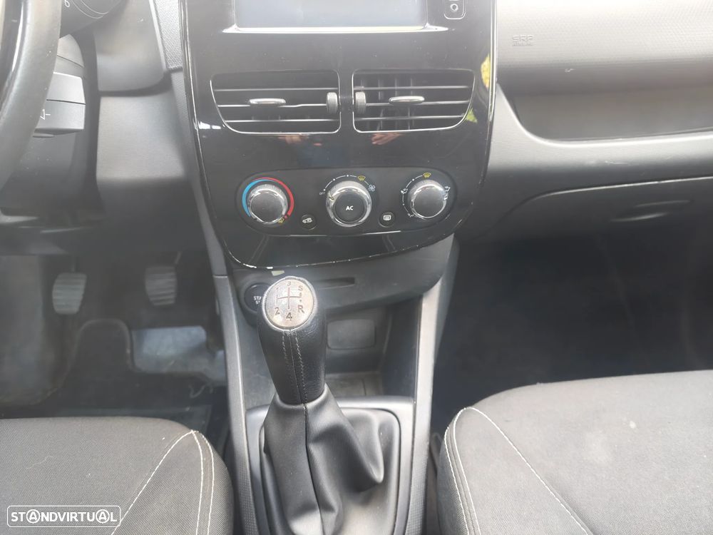 Renault Clio 1.2 16V 75 LIMITED - 23