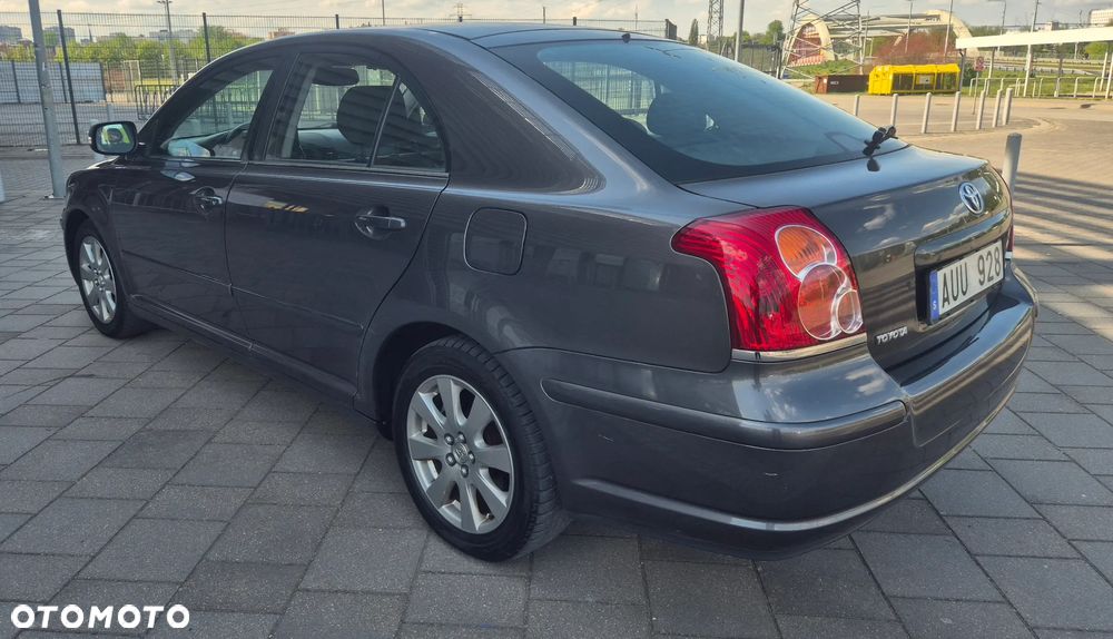 Toyota Avensis 2.0 VVT-i Executive - 3