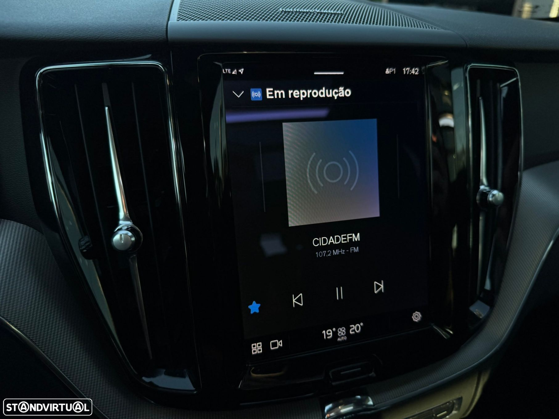 Volvo XC 60 2.0 T6 PHEV R-Design AWD - 41