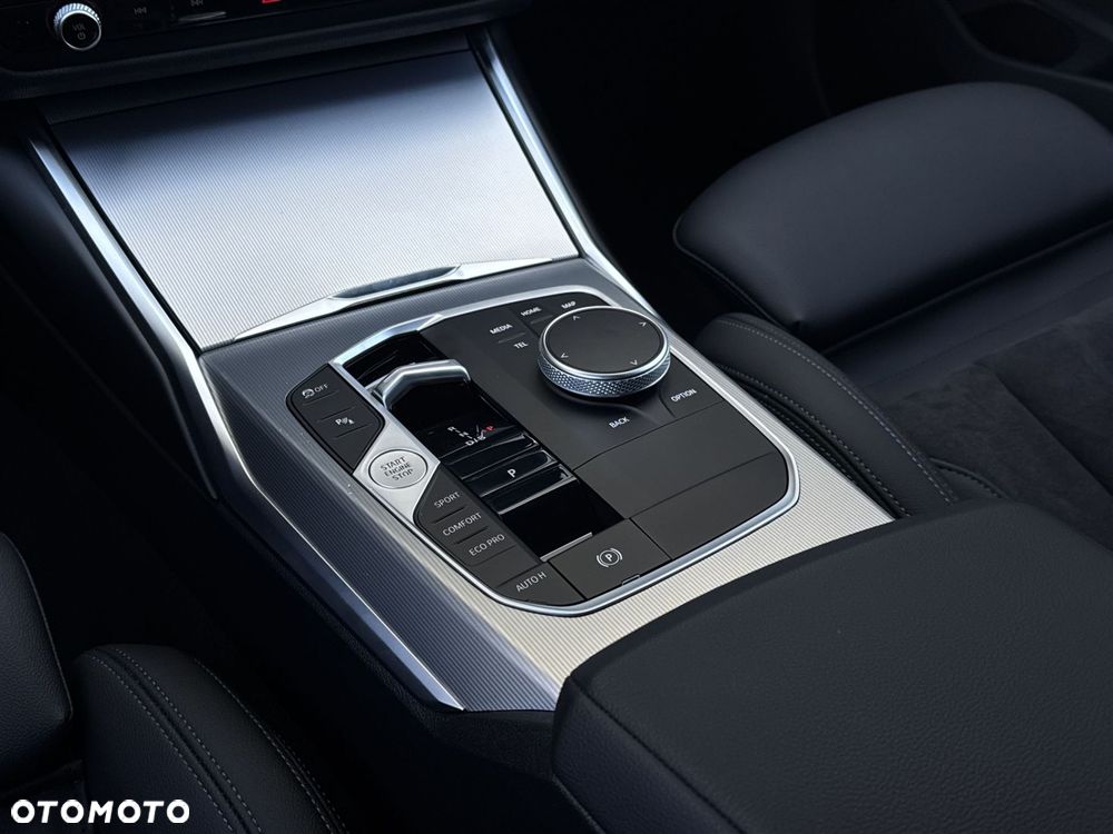 BMW Seria 3 320d xDrive - 16