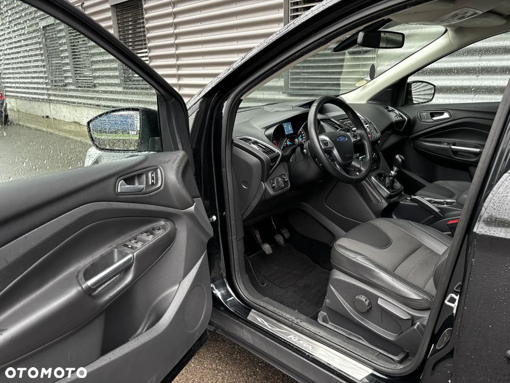 Ford Kuga 2.0 TDCi 2x4 Titanium - 16