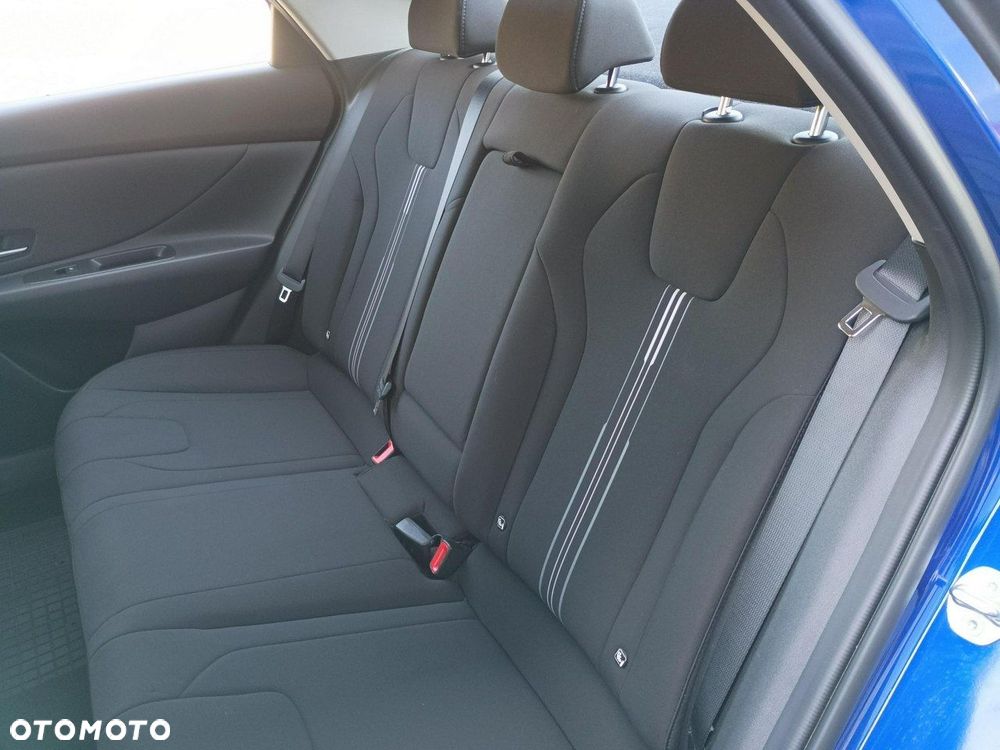 Hyundai Elantra - 16