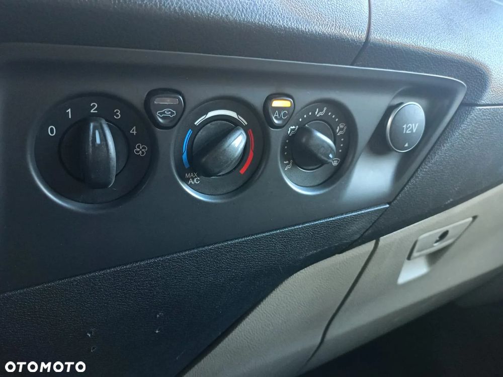 Ford Tourneo Custom - 13