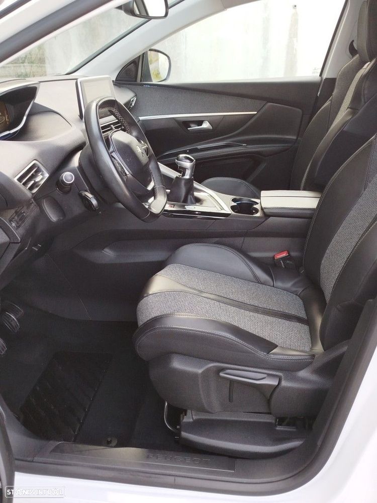 Peugeot 5008 1.2 PureTech Allure J18 - 25