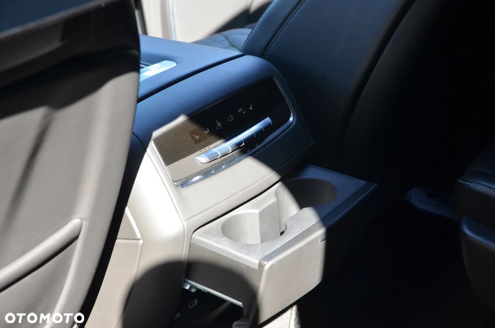 Cadillac Escalade - 37