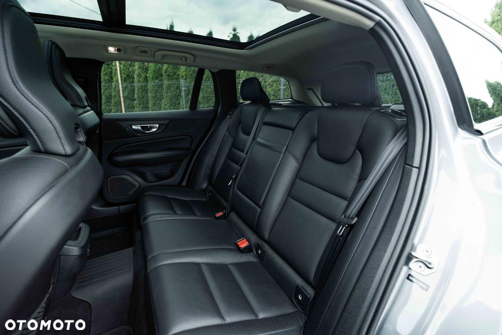 Volvo V60 Cross Country - 15