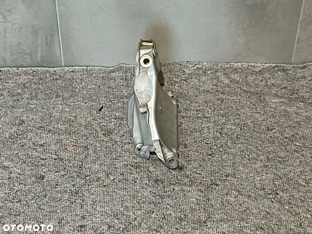 NR 14 Łapa silnika prawa strona BMW X5 E70 3.0TDI 6790022 - 3