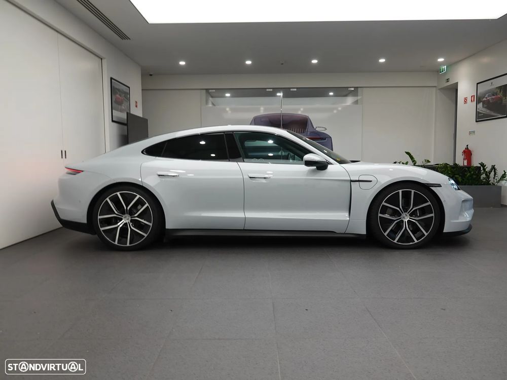 Porsche Taycan 4 - 7