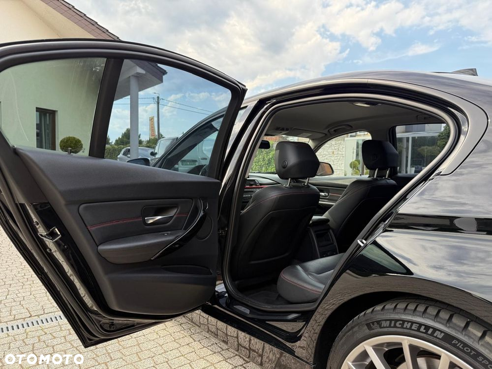 BMW Seria 3 335i Touring Sport Line - 24
