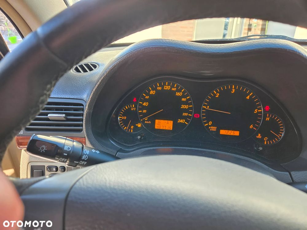 Toyota Avensis 2.2 D-4D Sol - 8