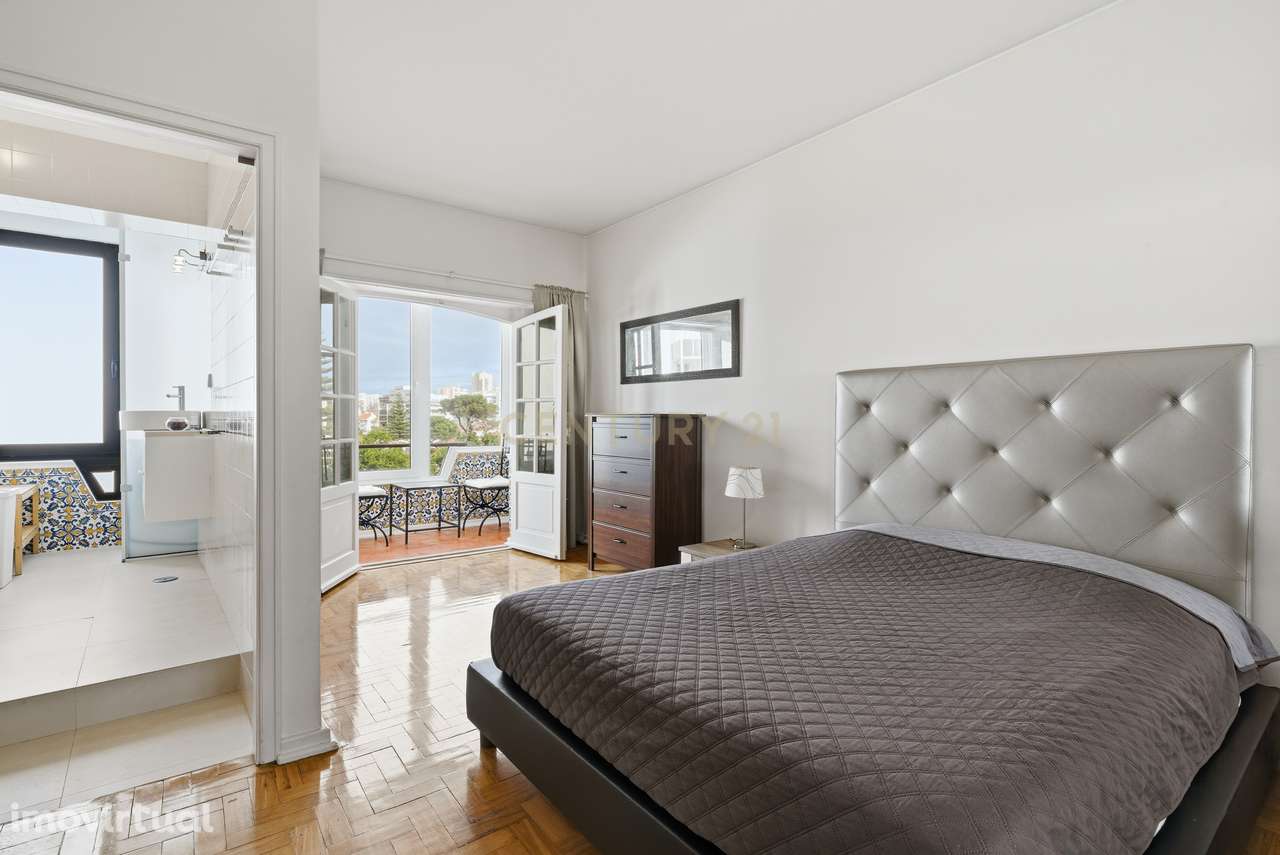 T2 Exclusivo em Cascais, com 3 lugares de Estacionamento e vista mar - Grande imagem: 2/27