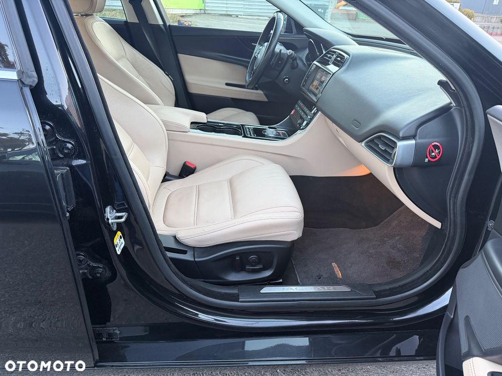Jaguar XE 2.0 D Prestige - 15