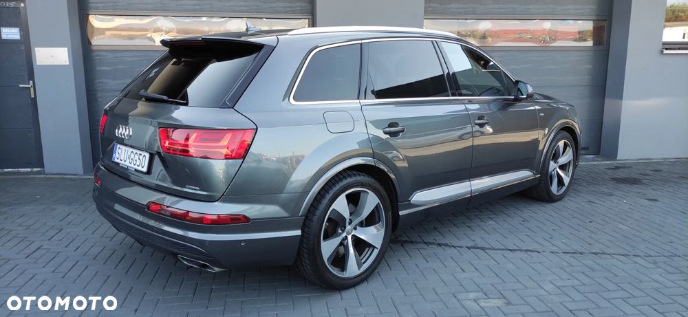 Audi Q7 - 1