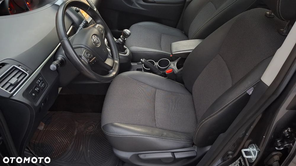 Toyota Verso 1.6 D-4D Prestige 7os EU6 - 20