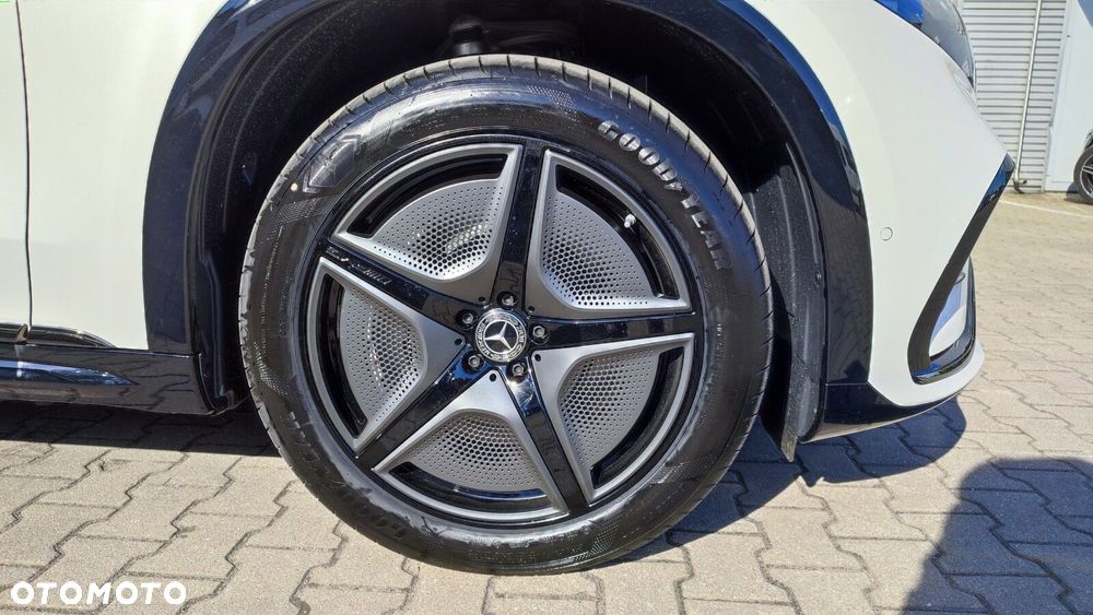 Mercedes-Benz EQS - 9