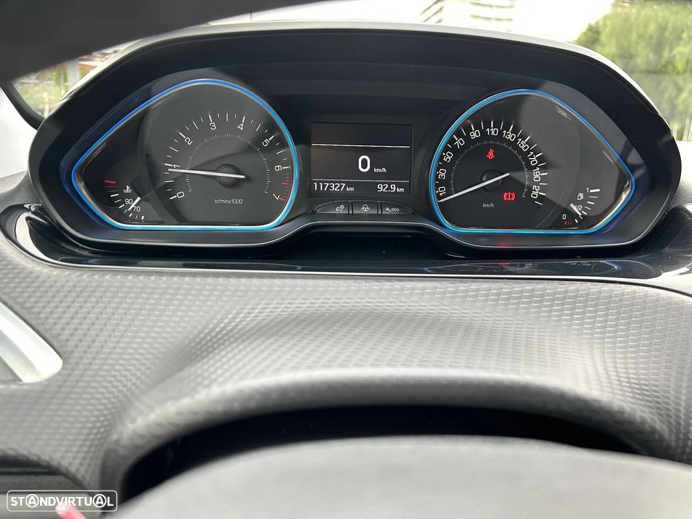 Peugeot 2008 1.2 PureTech Allure - 17