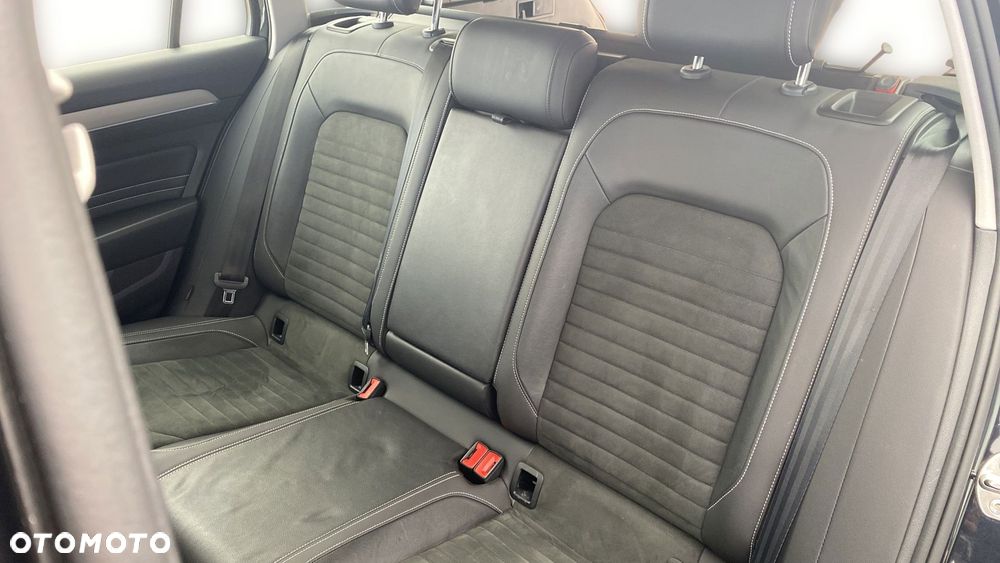 Volkswagen Passat - 12