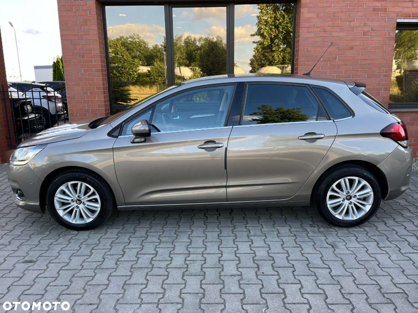 Citroën C4 PureTech 130 Stop&Start PLUS - 23