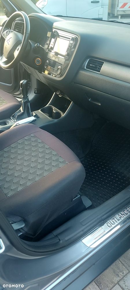 Mitsubishi Outlander - 12